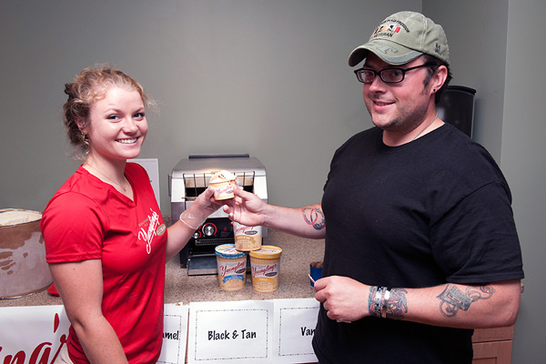Wendy Trafelet shares a cup of ice cream with a veteran.
